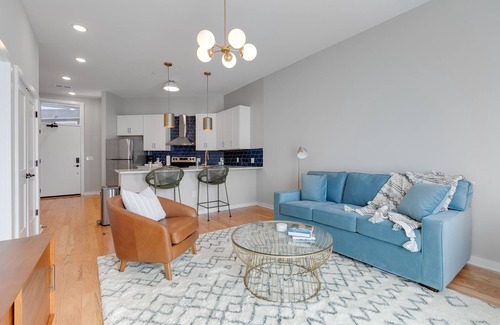 Church Hill Apartamento | Luxe Decor & Private Balcony in Grandiose District