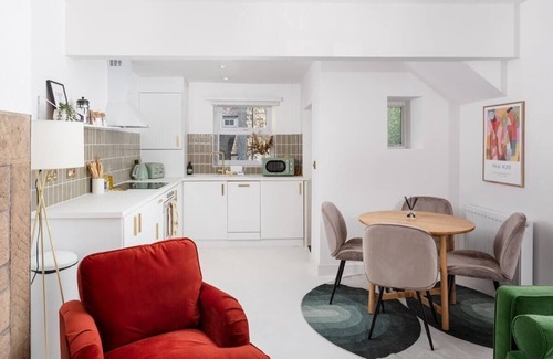 South Charlton Casa | Luxe Design - Grade II Cottage - Heart of Alnwick