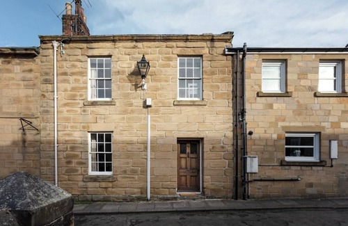 South Charlton Casa | Luxe Design - Grade II Cottage - Heart of Alnwick