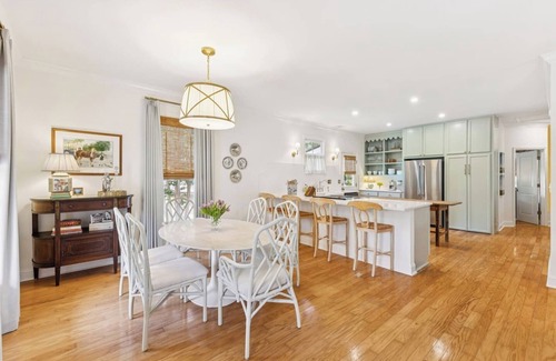 Northwest Quadrant Apartamento | Luxe Designer Home Steps from Beaufort Waterfront