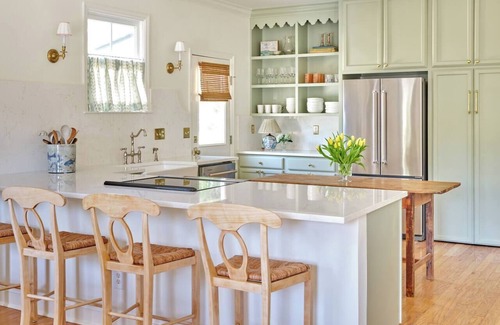 Northwest Quadrant Apartamento | Luxe Designer Home Steps from Beaufort Waterfront