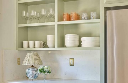 Northwest Quadrant Apartamento | Luxe Designer Home Steps from Beaufort Waterfront