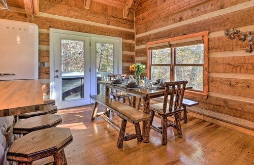 Logan Cabaña | Luxe Dog-friendly Cabin w/ Hot Tub & Game Room