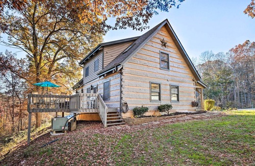 Logan Cabaña | Luxe Dog-friendly Cabin w/ Hot Tub & Game Room
