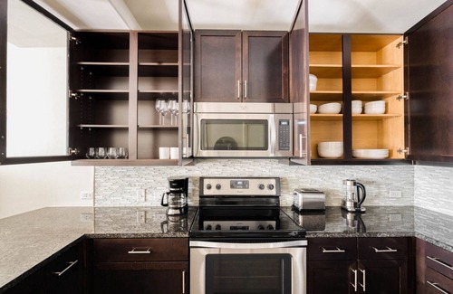 Waller Creek District Apartamento | Luxe Downtown Austin 1BR w/ Gym, Pool & W/D, nr Rainey St, by Blueground