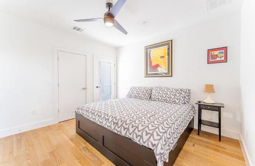 Blackshear-Prospect Hill Casa | Luxe East Downtown 3BR Condo, Walk to Bars, Restaurants, Shops