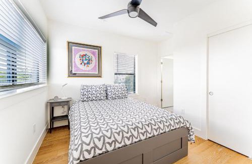 Blackshear-Prospect Hill Casa | Luxe East Downtown 3BR Condo, Walk to Bars, Restaurants, Shops