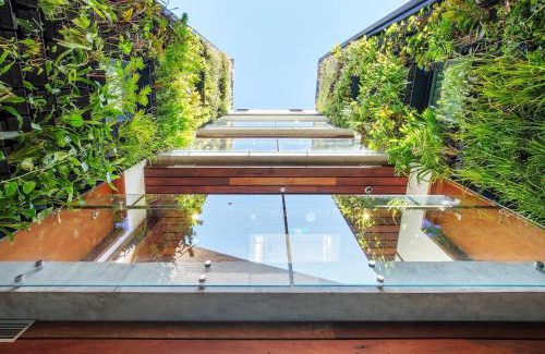 Alexandria Apartamento | Luxe Eco Suite in Australia's Greenest Building