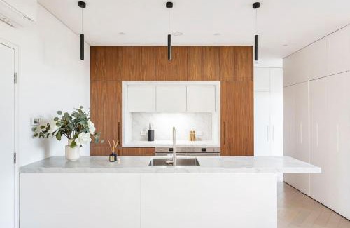 Alexandria Apartamento | Luxe Eco Suite in Australia's Greenest Building