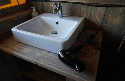 Heusden Gem Asten Otro | Luxe en sfeervolle safaritent met eigen badkamer voor 6 personen Doc