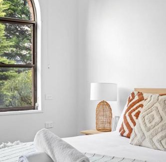 Bankstown Casa | Luxe Ensuite Queen Room - Close to Stations & Shops