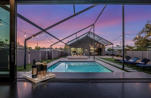 Coronado Casa | Luxe Estate with Guest House & Heated Pool & Firepit, & Rooftop Terrace near DT
