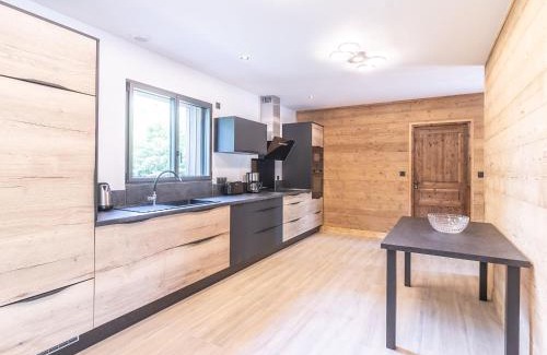 Le Chambon-sur-Lignon Casa | Luxe et confort au bord du golf - 8 pers, spa privé, piscine, salle de sport, nombreuses activités - FR-1-582-380