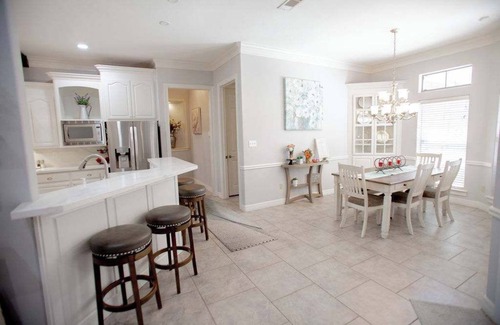 Beaumont Casa | Luxe Executive Home 4BR 3.5 BA w/ Sparkling Pool, Outdoor Entertainment Area, Sp
