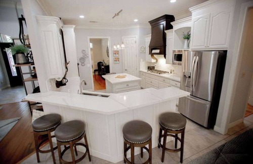 Beaumont Casa | Luxe Executive Home 4BR 3.5 BA w/ Sparkling Pool, Outdoor Entertainment Area, Sp