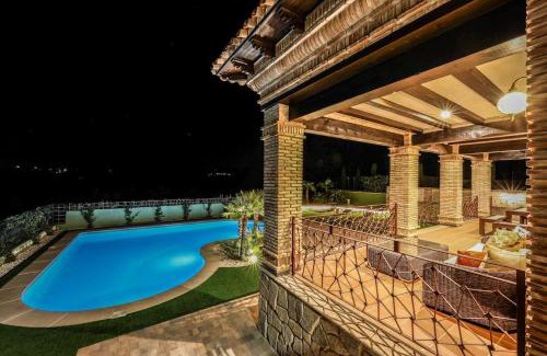 Layos Villa | Luxe Experience Toledo * Pool * BBQ * Billar