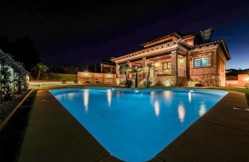 Layos Villa | Luxe Experience Toledo * Pool * BBQ * Billar