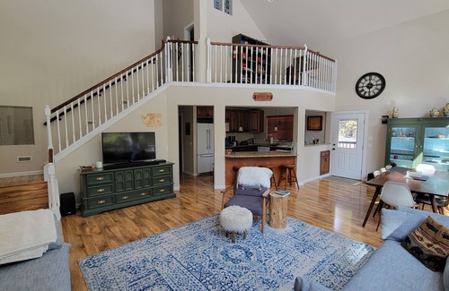 Ardenvoir Casa | Luxe family and pet friendly chalet in private, forested setting