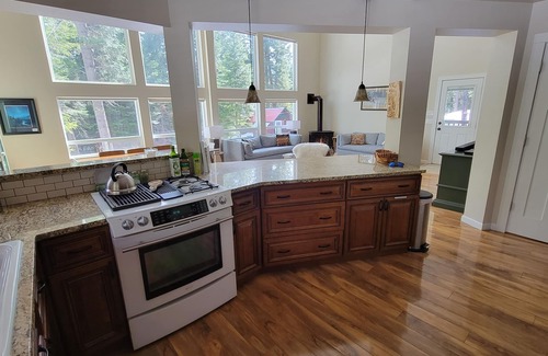 Ardenvoir Casa | Luxe family and pet friendly chalet in private, forested setting