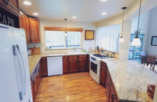 Ardenvoir Casa | Luxe family and pet friendly chalet in private, forested setting