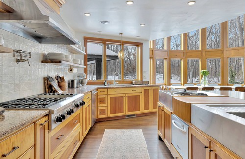 Stevensville Casa | Luxe Family Retreat Heated Pool, Hot Tub, Near Beach Perfect Year Round Space