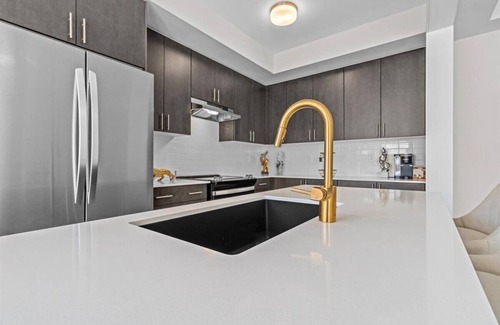 West Oak Trails Casa | Luxe furnished home in Oakville
