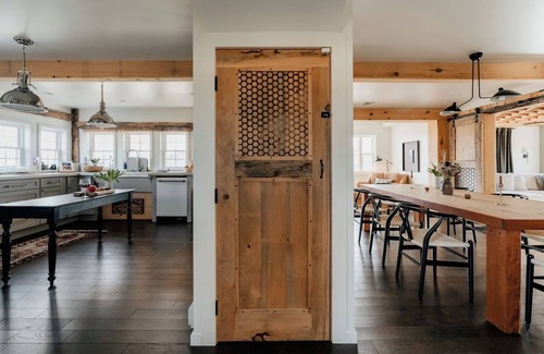 Town of Delaware Casa | Luxe Gabel Farmhouse | Fire Pit & Country Views