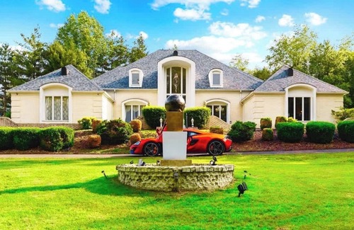 Andover Casa | LUXE: Gated Mansion - Basketball Court, Movie Theater, Acreage