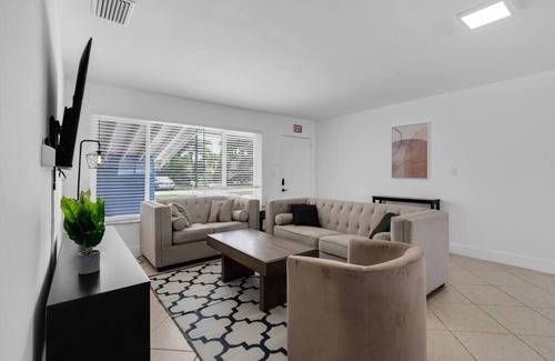 Driftwood Casa | Luxe Getaway: Poolside Paradise with Game Room