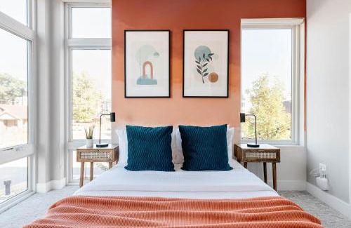 West Colfax Casa | Luxe Getaway - Yard & Roof Deck - 4 Story Townhome