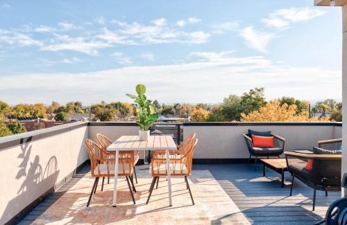 West Colfax Casa | Luxe Getaway - Yard & Roof Deck - 4 Story Townhome