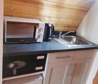 Spalding Apartamento | Luxe Glamping In A Tiny Home, Adults Only, Dogs Allowed At Delph Bank Glamping Park