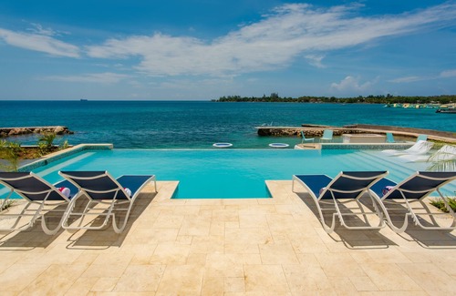 Discovery Bay Casa | Nueva villa de playa privada de lujo ultra moderna de 6 dormitorios.