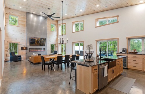 Crosslake Apartamento | Luxe Haven: Luxe Lakefront Views, Relax & Escape
