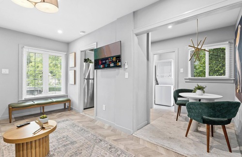 Monrovia Casa | Luxe Haven Retreat