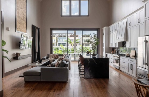 Faubourg Lafayette Hotel | Luxe Home | Heated Pool & Hot Tub