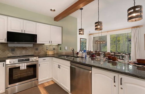 Old Town Apartamento | Luxe Home | Minutes To Skiing | Hot Tub
