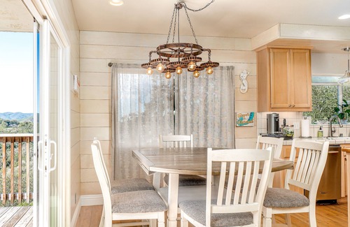 Atascadero Casa | Luxe home w/ amazing views, jetted tub, steam shower, central AC & garage