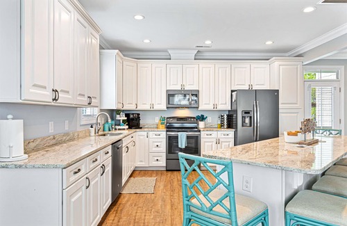 Ash Casa | Luxe Home w/ Free Htd Pool, 50 Steps to Beach, Elevator, Putting Green, Tiki Bar