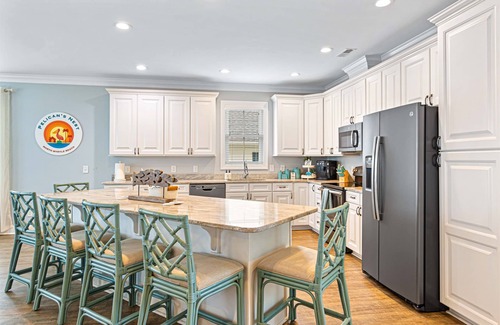 Ash Casa | Luxe Home w/ Free Htd Pool, 50 Steps to Beach, Elevator, Putting Green, Tiki Bar