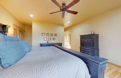 Loma Linda Casa | Luxe home with fireplace, private hot tub & National Forest views - dog-friendly
