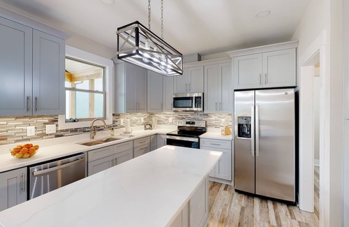 Waleska Casa | Luxe home with mountain views, hot tub, pool table, & washer/dryer