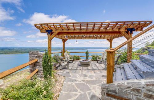 Quitman Casa | Luxe Home with Panoramic Greers Ferry Lake Views