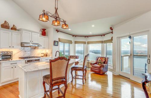 Quitman Casa | Luxe Home with Panoramic Greers Ferry Lake Views