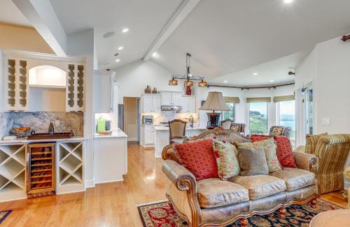 Quitman Casa | Luxe Home with Panoramic Greers Ferry Lake Views