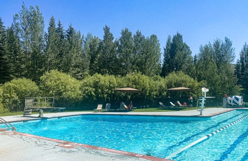 Sun Valley Casa | ¡NUEVO LISTADO! Amplia casa con piscina compartida, bañera de hidromasaje y un patio cercado - perros OK