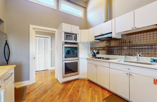 Lake Forest Park Casa | Luxe Home with patio & Cascade Mountain & lake views
