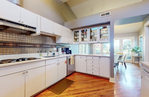 Lake Forest Park Casa | Luxe Home with patio & Cascade Mountain & lake views