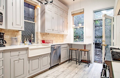 Kalorama Heights Casa | LUXE Kalorama 5-BR Townhome Close to Dupont Circle