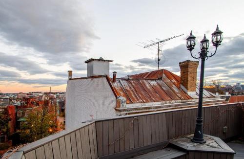 Kalorama Heights Casa | LUXE Kalorama 5-BR Townhome Close to Dupont Circle